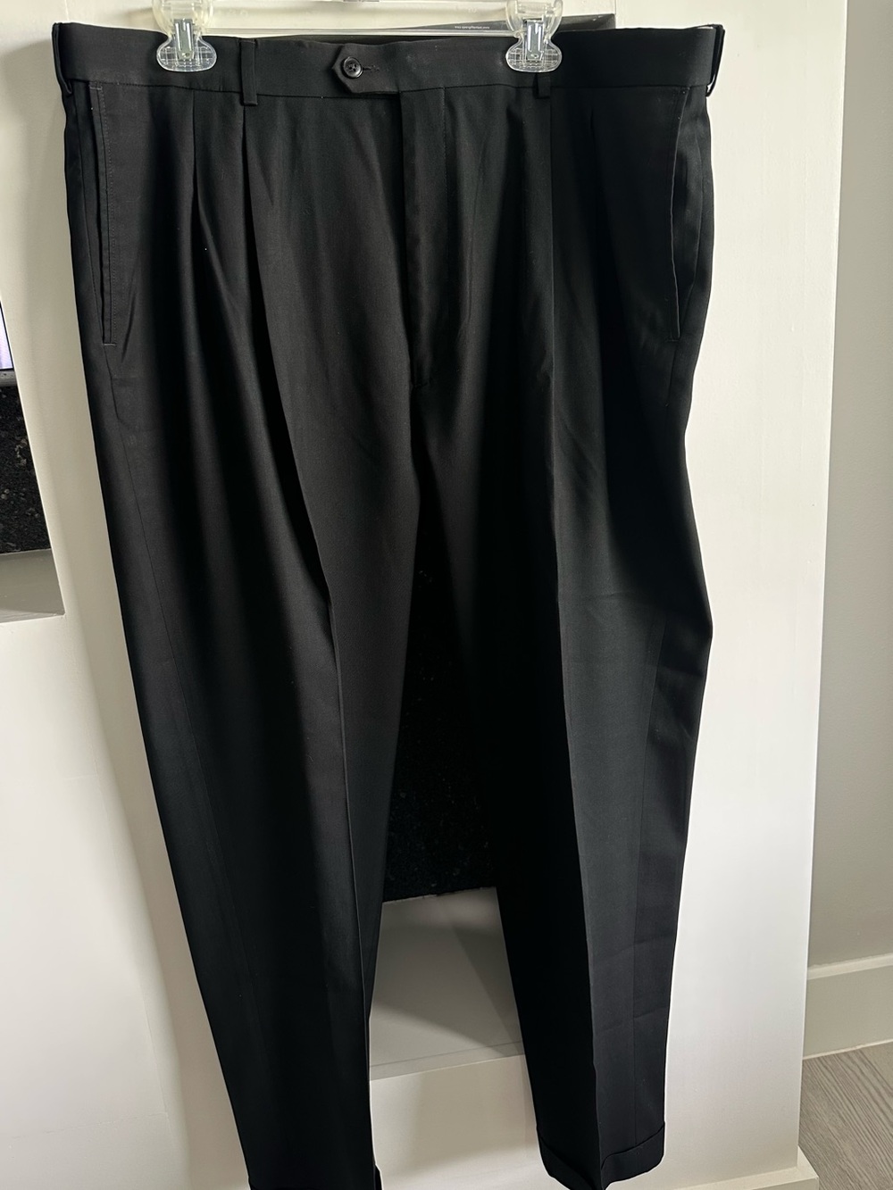 Roundtree & Yorke Black Pleated Dress Pants